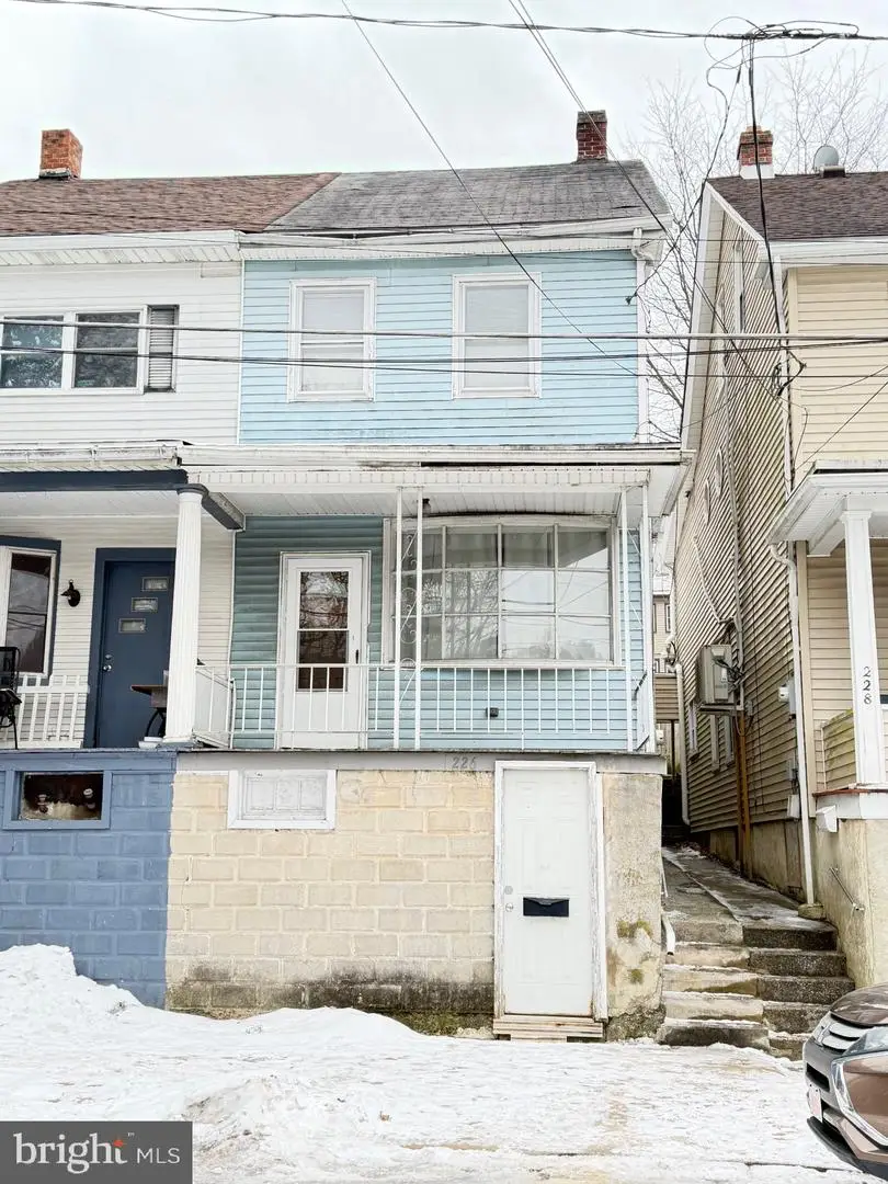 226 W Ridge St, Coaldale, PA 18218 - Image #1