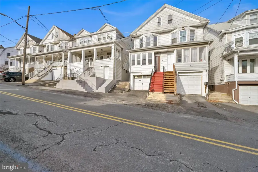 209 S Schuylkill Ave, Shenandoah, PA 17976 - #3