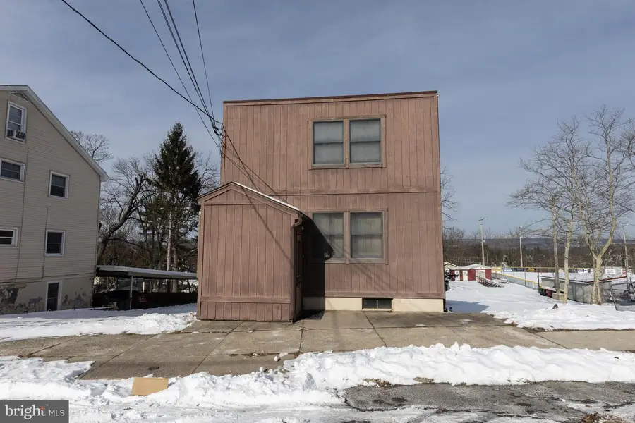 2042 Mahantongo St, Pottsville, PA 17901 - Image #3
