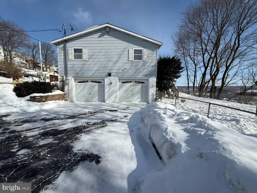 144 Pennsylvania Ave, Shenandoah, PA 17976 - #3