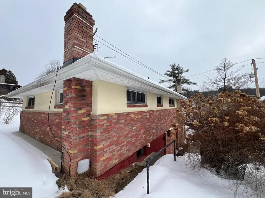 1938 High Park Mnr, Pottsville, PA 17901 - #2