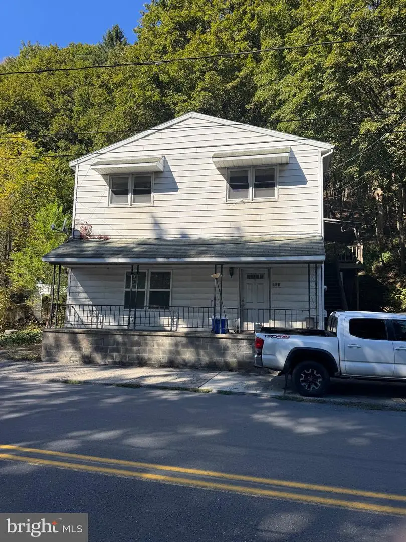304 E Mahanoy Ave, Girardville, PA 17935 - #1