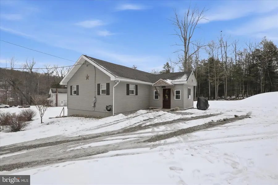 37 Goose Pond Rd, New Ringgold, PA 17960 - #3