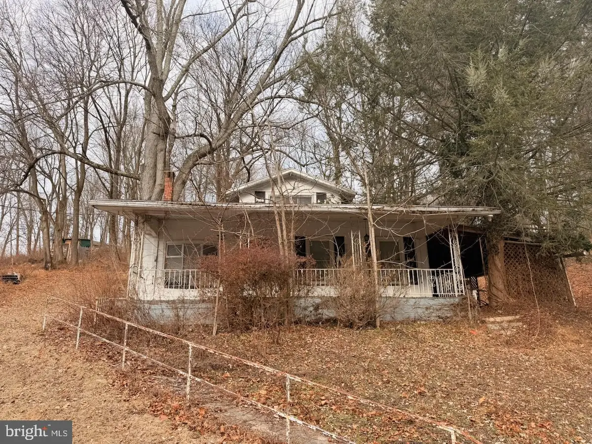 23 N Lake Dr, Pottsville, PA 17901 - #1