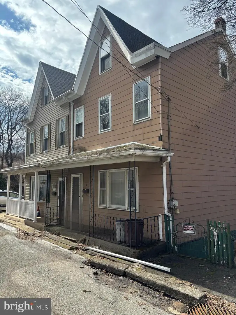 101 S George St, Pottsville, PA 17901 - #2