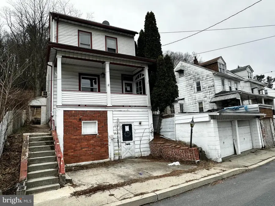 531 Peacock St, Pottsville, PA 17901 - #3