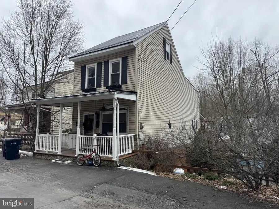 1148 W Coal St, Shenandoah, PA 17976 - #2