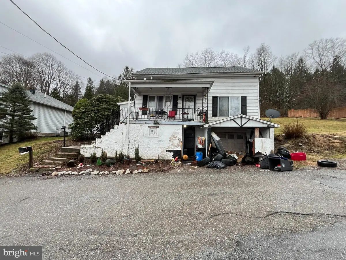 3 Golf Rd, Barnesville, PA 18214 - #1