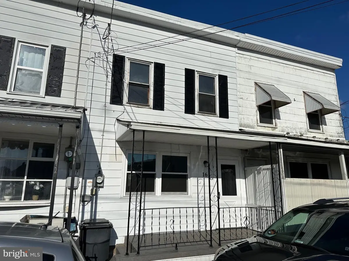 16 Spruce St, Branchdale, PA 17923 - #1