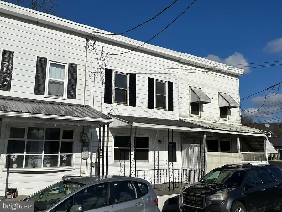 16 Spruce St, Branchdale, PA 17923 - #2