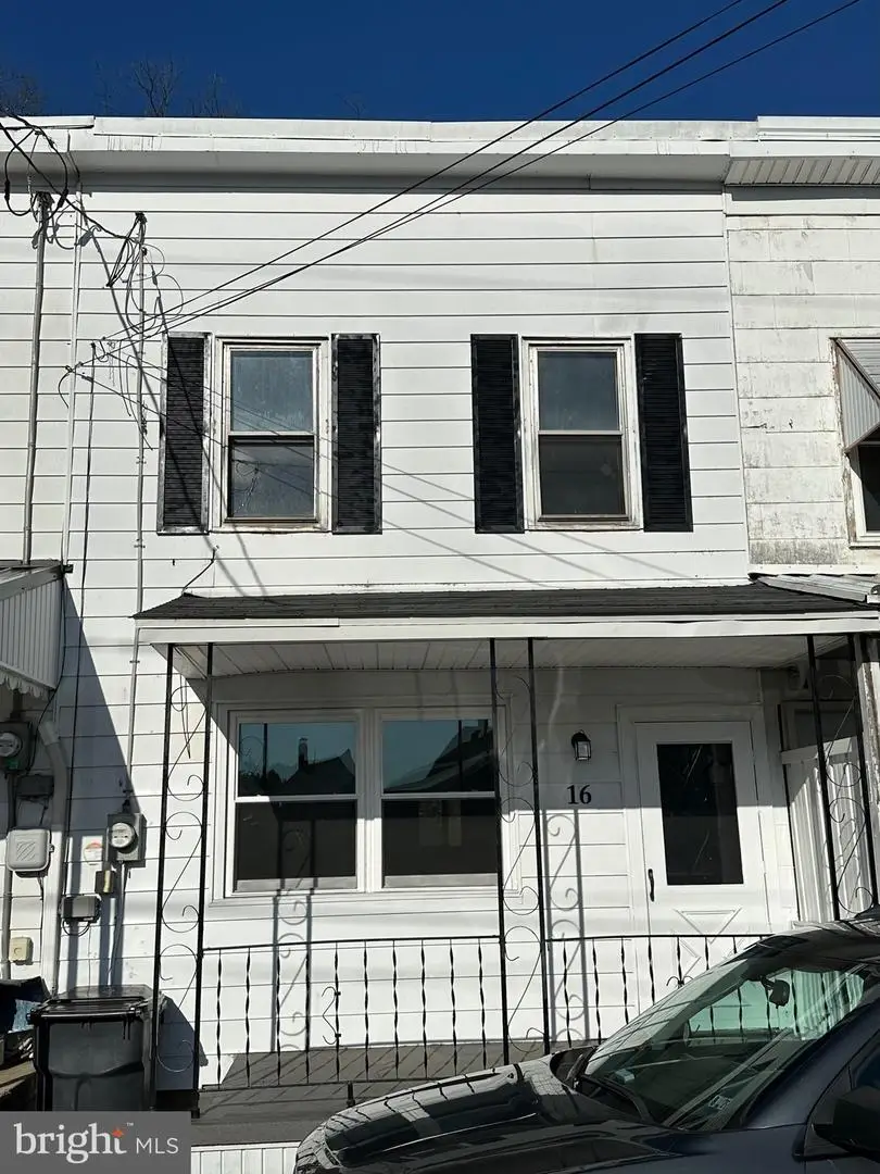 16 Spruce St, Branchdale, PA 17923 - #3