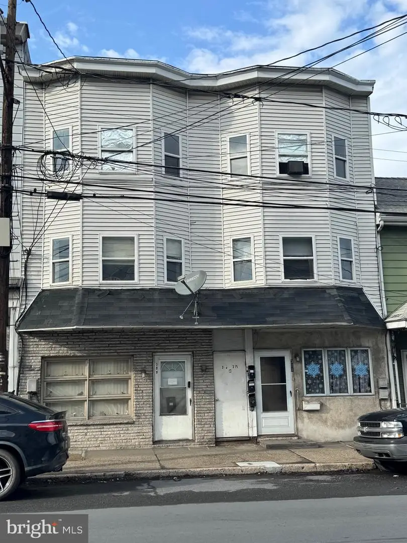 309-311 E Centre St, Shenandoah, PA 17976 - #1
