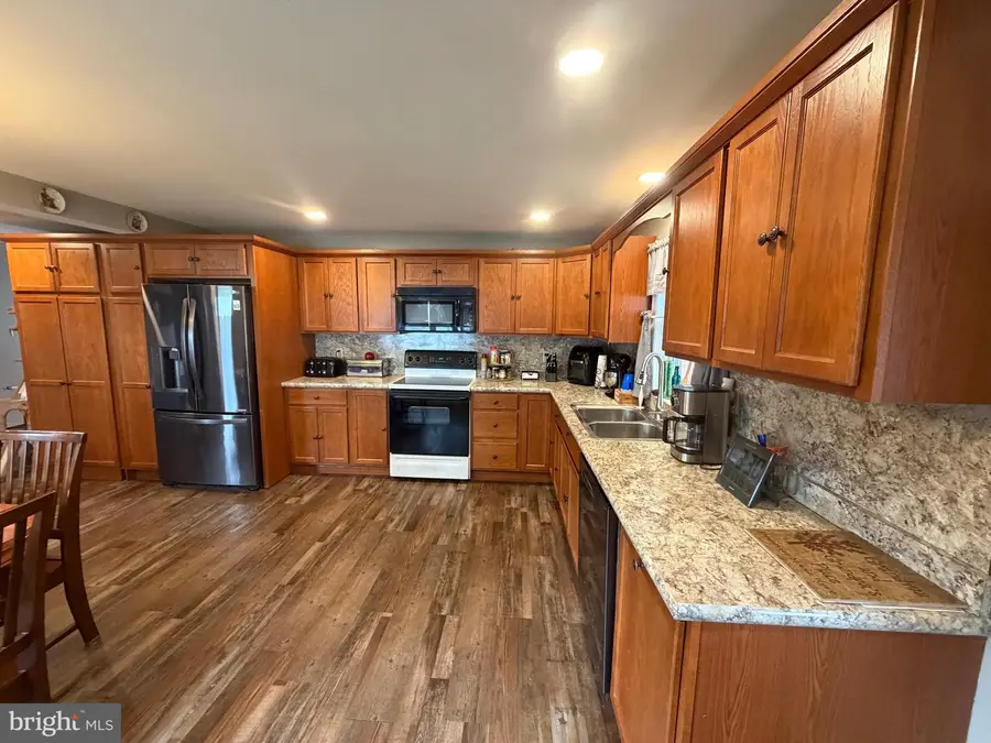 412 E Railroad Ave, New Ringgold, PA 17960 - #3