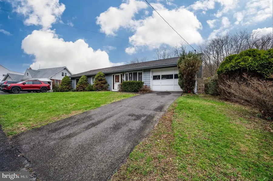 585 N Wade Rd, Saint Clair, PA 17970 - #2