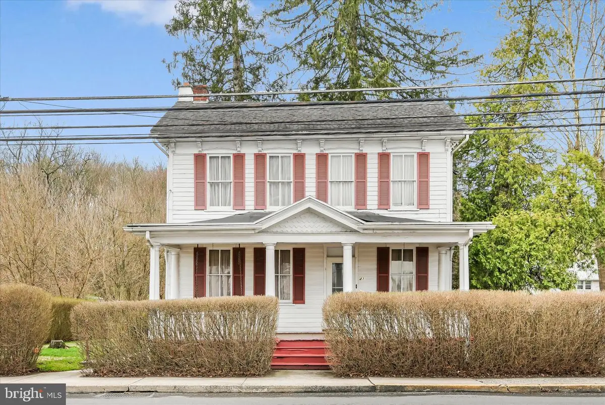 41 N Tulpehocken St, Pine Grove, PA 17963 - #1