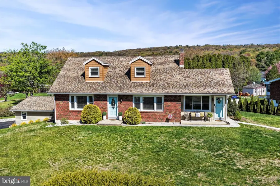 915 Elizabeth Dr, Orwigsburg, PA 17961 - #2