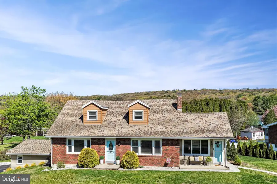 915 Elizabeth Dr, Orwigsburg, PA 17961 - #3