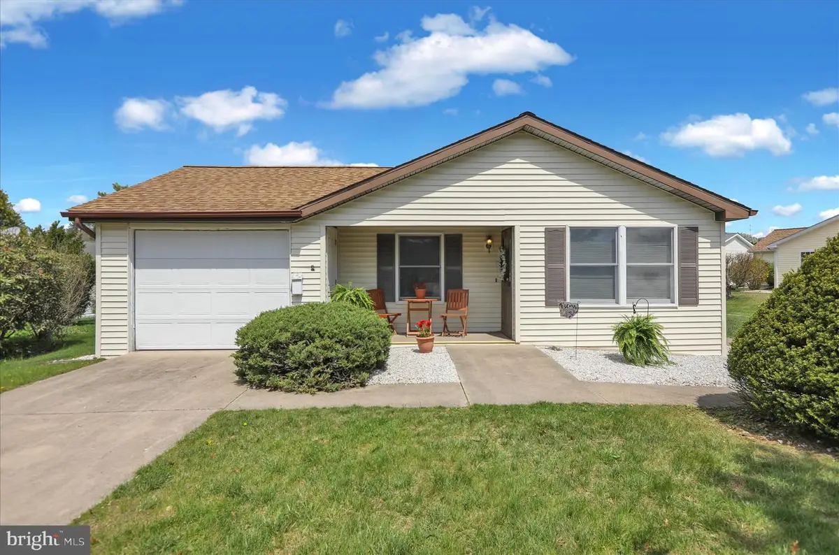 555 Honeysuckle Ct, Pine Grove, PA 17963 - #1