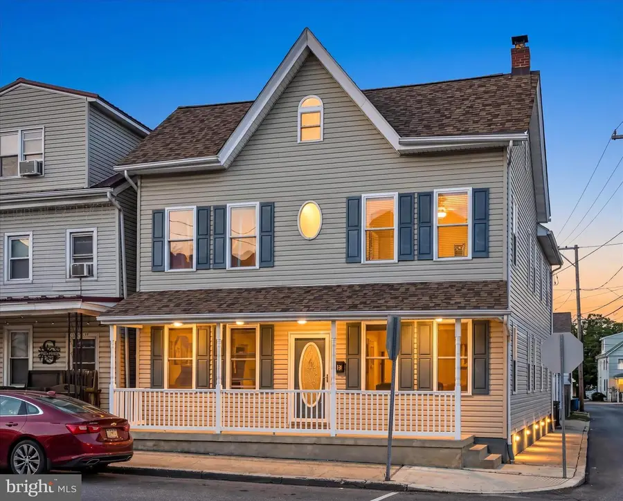 18 N Berne St, Schuylkill Haven, PA 17972 - #2