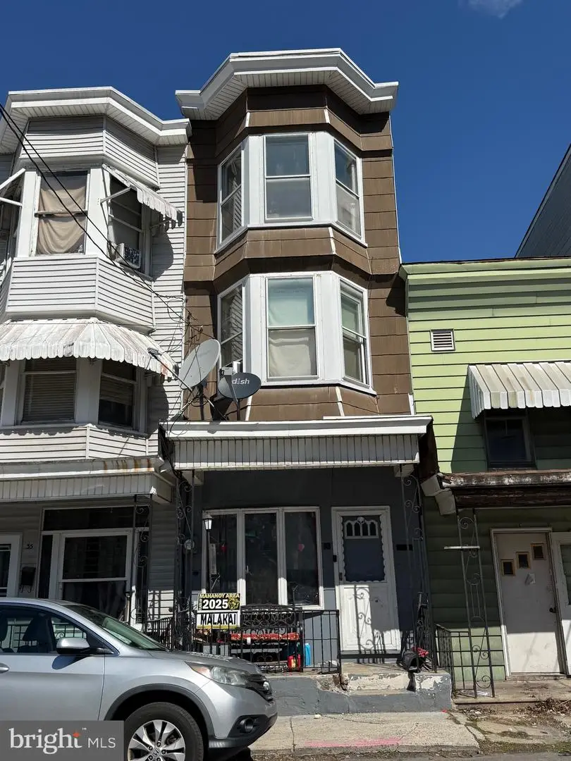 33 W Spruce St, Mahanoy City, PA 17948 - #1