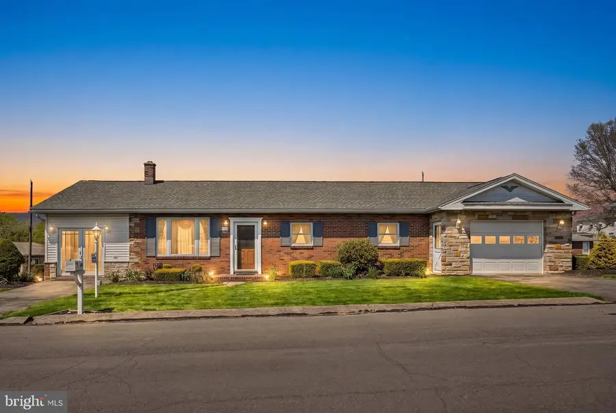 214 W Maple St, Valley View, PA 17983 - #2