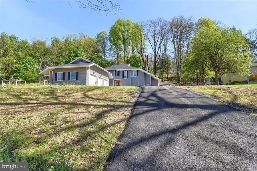 92 S Sweet Arrow Lake Rd, Pine Grove, PA 17963 - #2