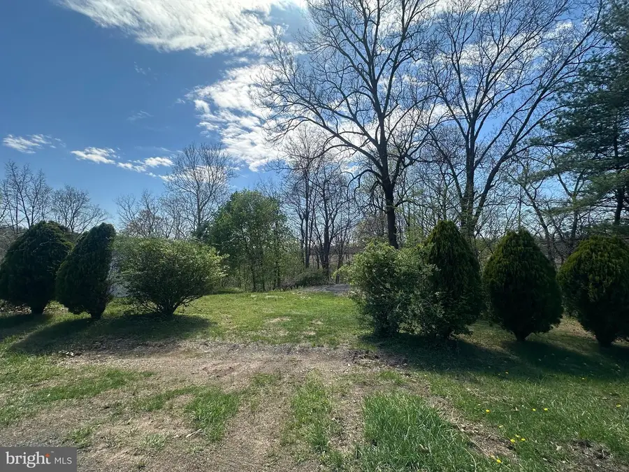 1037 Indian Dr, Auburn, PA 17922 - #3