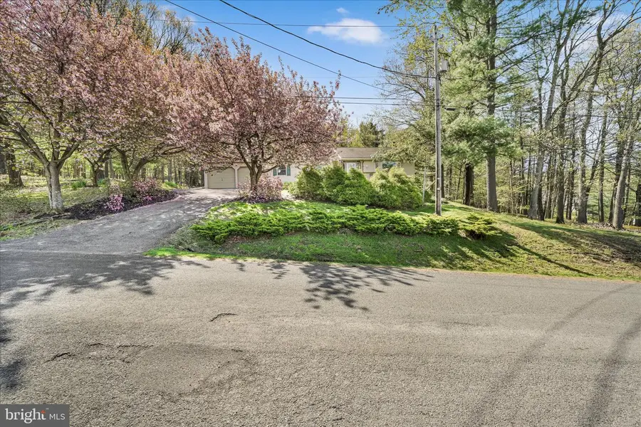 2377 Stallion Dr, Auburn, PA 17922 - #2