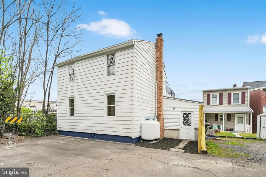 122 S 3rd St, Saint Clair, PA 17970 - #3