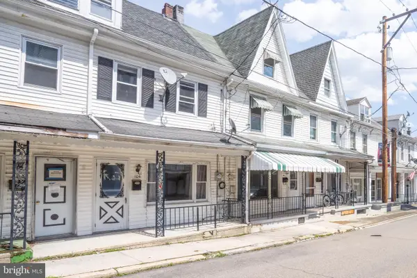 104 W Water St, NEW PHILADELPHIA, PA 17959