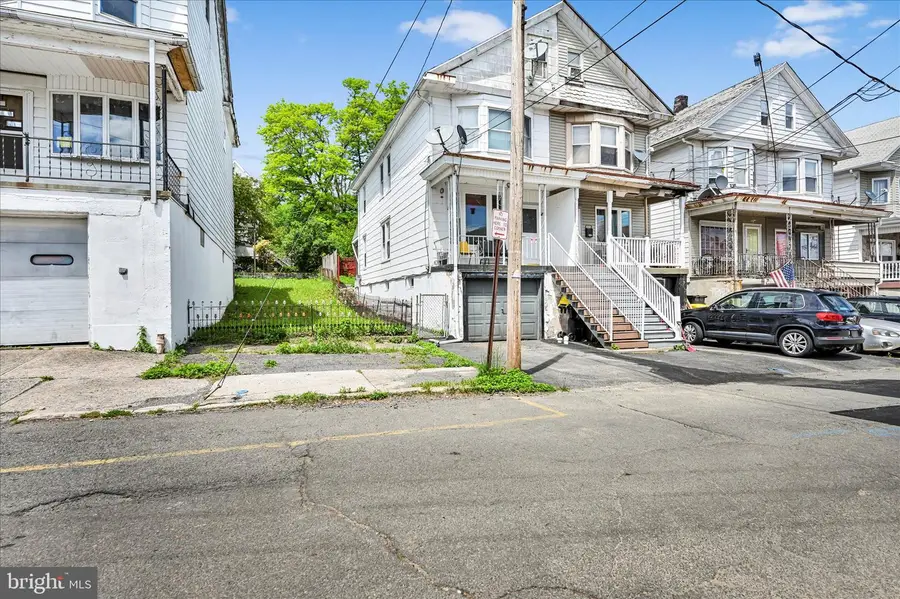 185 Virginia Ave, Shenandoah, PA 17976 - #2