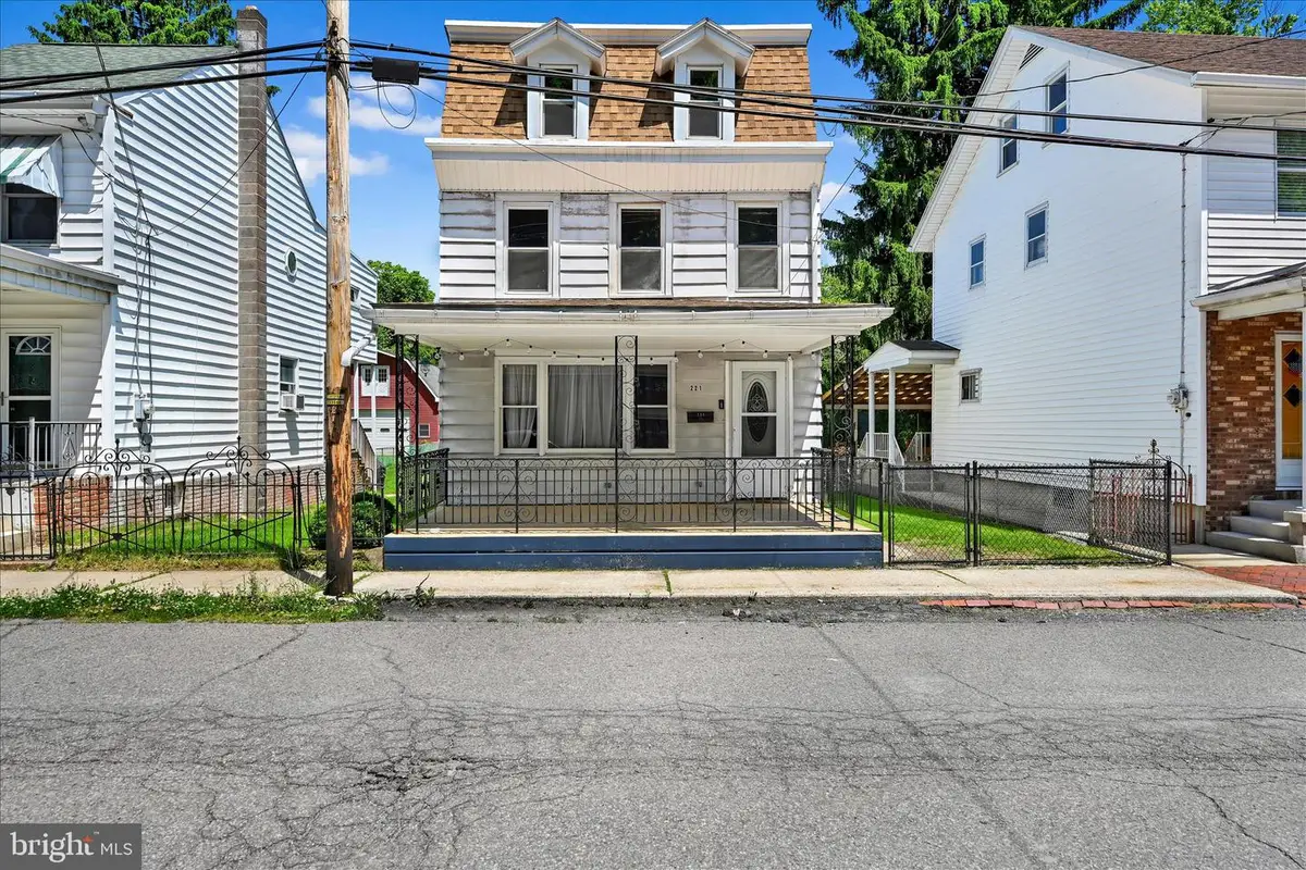 221 S Delaware Ave, Minersville, PA 17954 - #1
