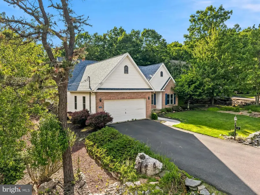 1 Pinewood Cir, Hazleton, PA 18202 - #2