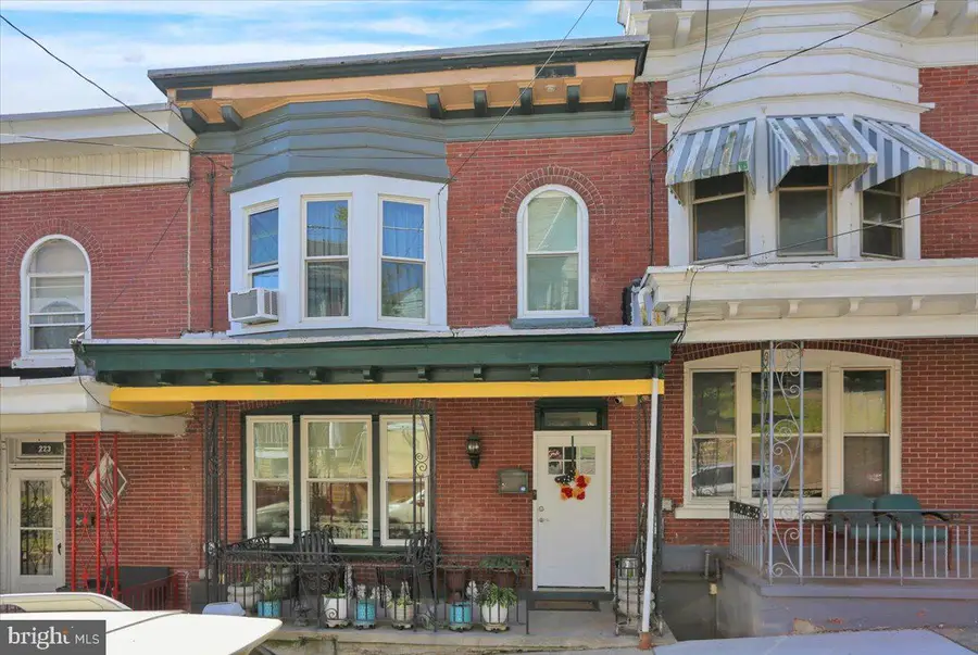 225 Fairview St, Pottsville, PA 17901 - #2