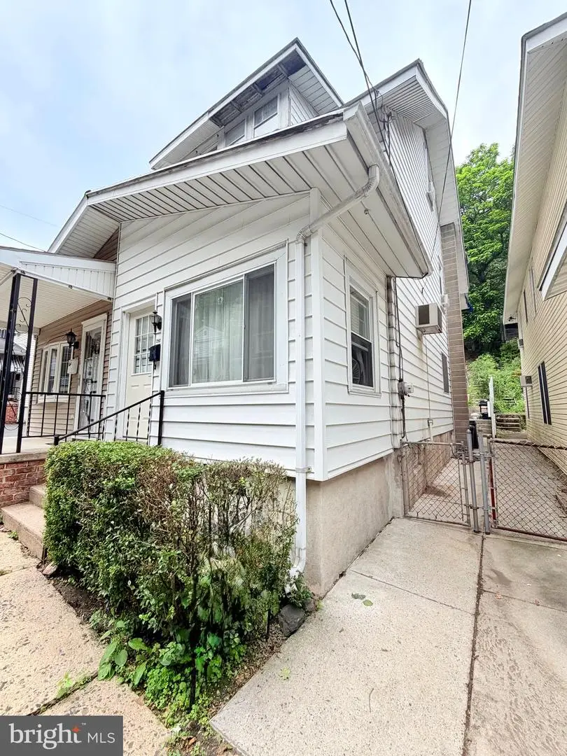 428 Laurel St, Minersville, PA 17954 - #1