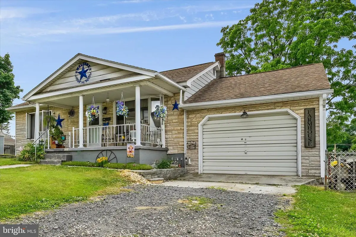 802 N 16th St, Pottsville, PA 17901 - #1