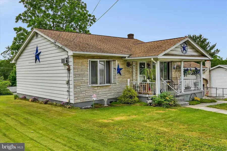 802 N 16th St, Pottsville, PA 17901 - #3