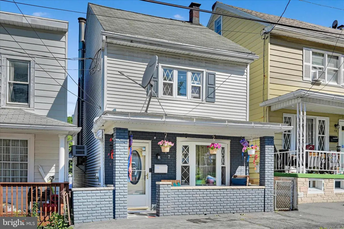 417 5th St, Port Carbon, PA 17965 - #1