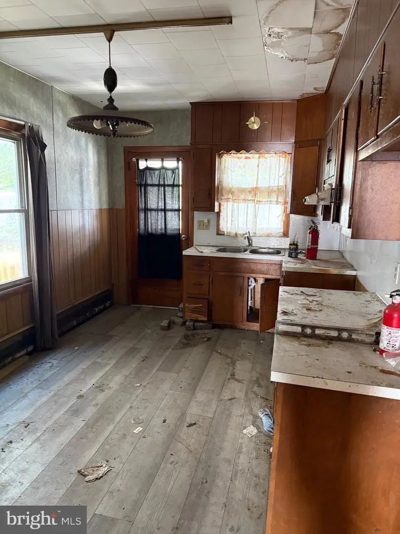 315 Washington St, Tamaqua, PA 18252 - #2
