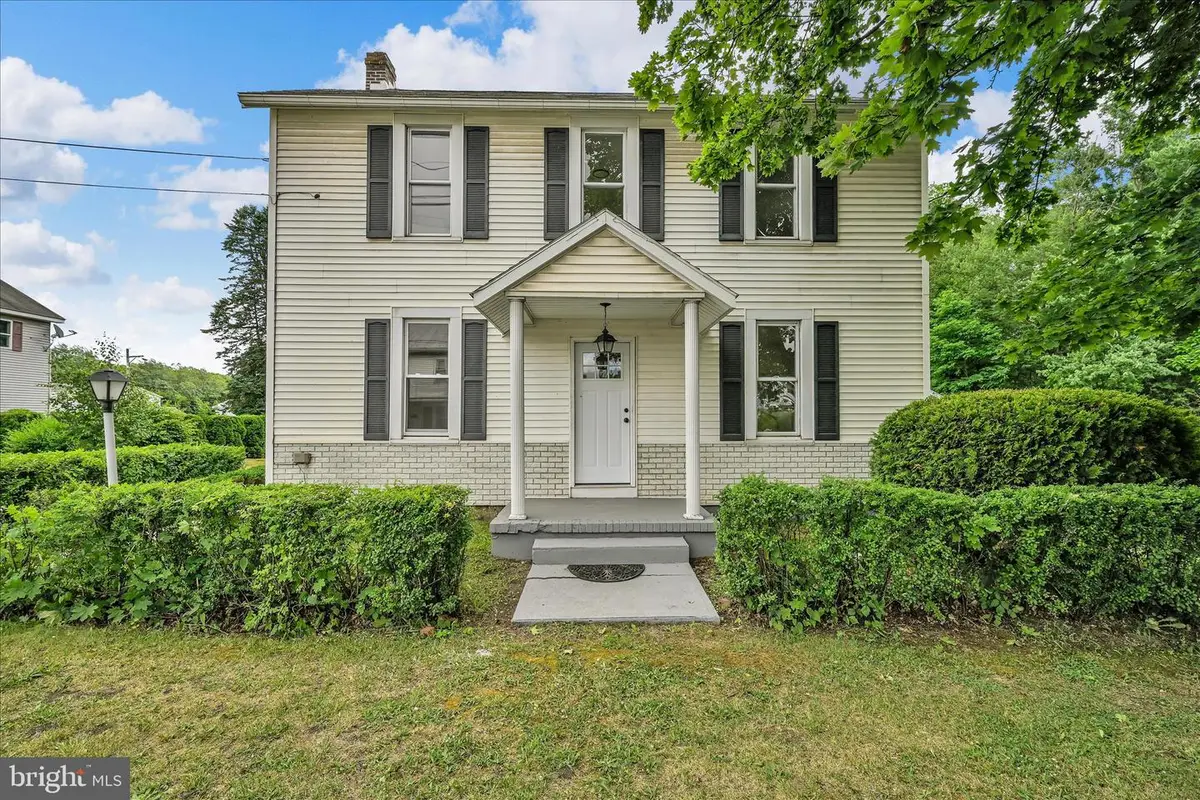 38 Hughes St, New Ringgold, PA 17960 - #1