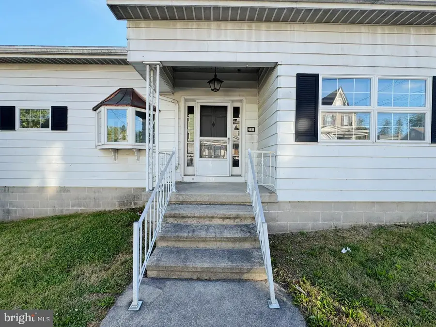 251 N Columbia St, Tamaqua, PA 18252 - #3