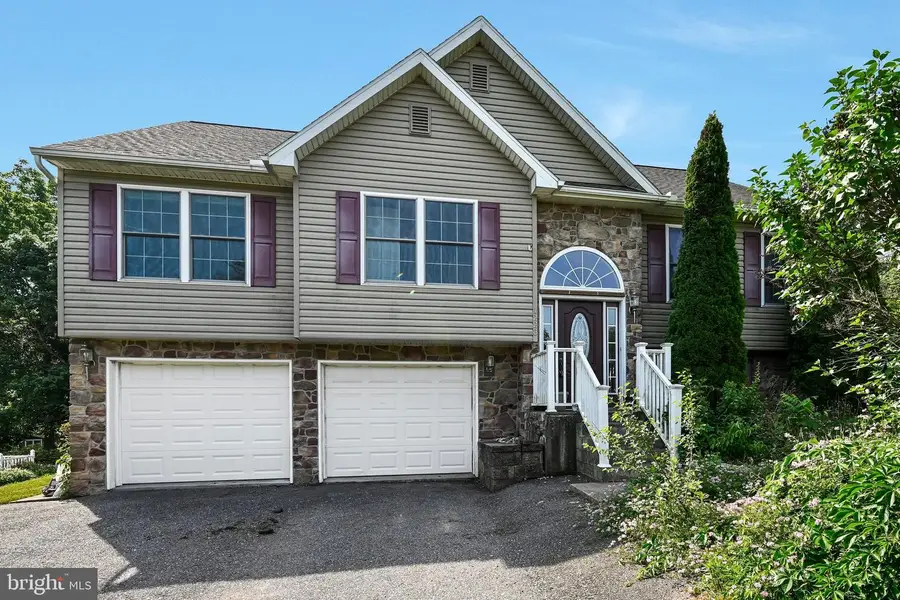 1223 Running Deer Dr, Auburn, PA 17922 - #2