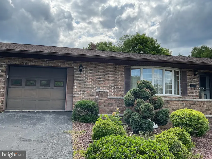 320 S Third St, Frackville, PA 17931 - #2