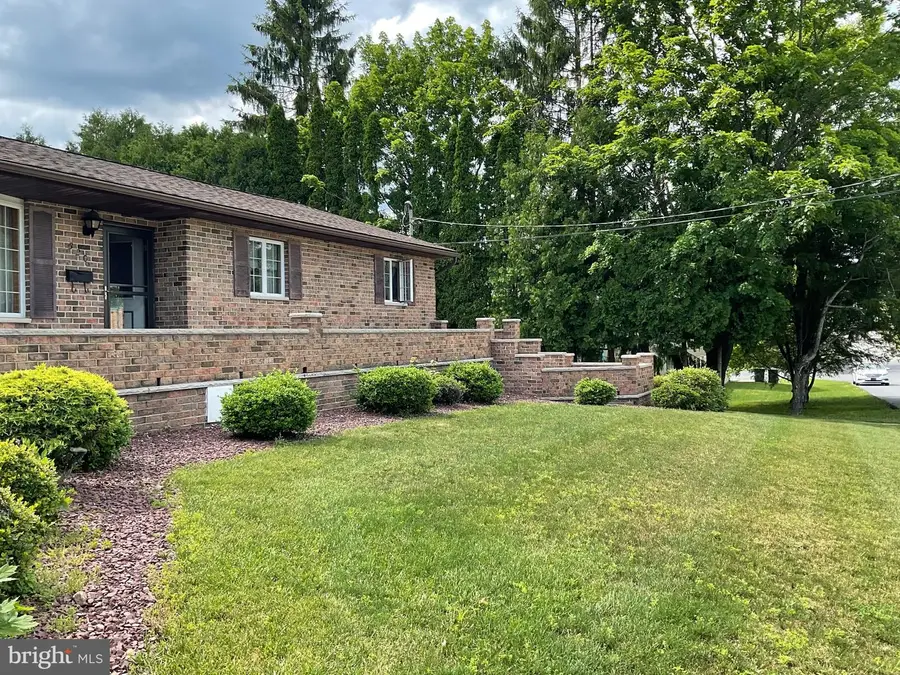 320 S Third St, Frackville, PA 17931 - #3