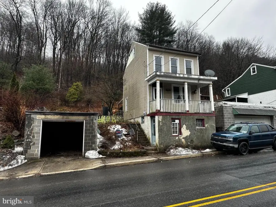 415 Peacock St, Pottsville, PA 17901 - #3