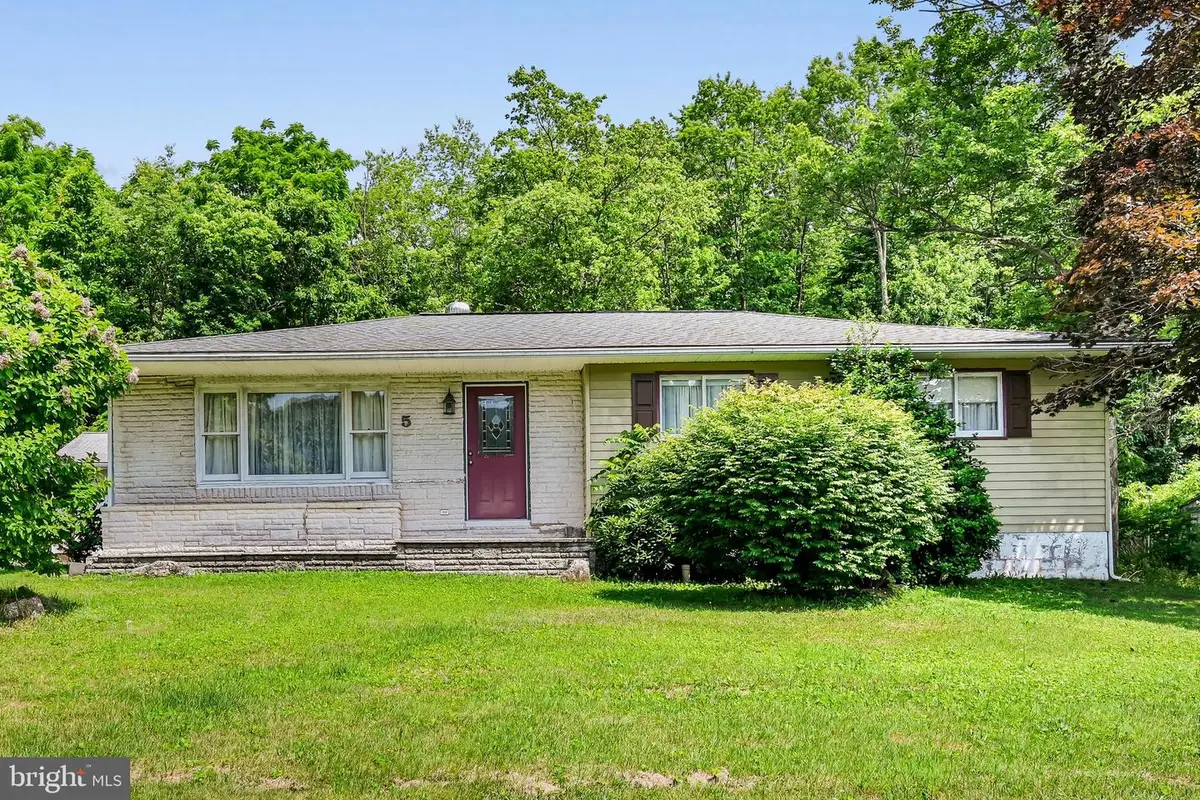 5 Walnut St, Tremont, PA 17981 - #1