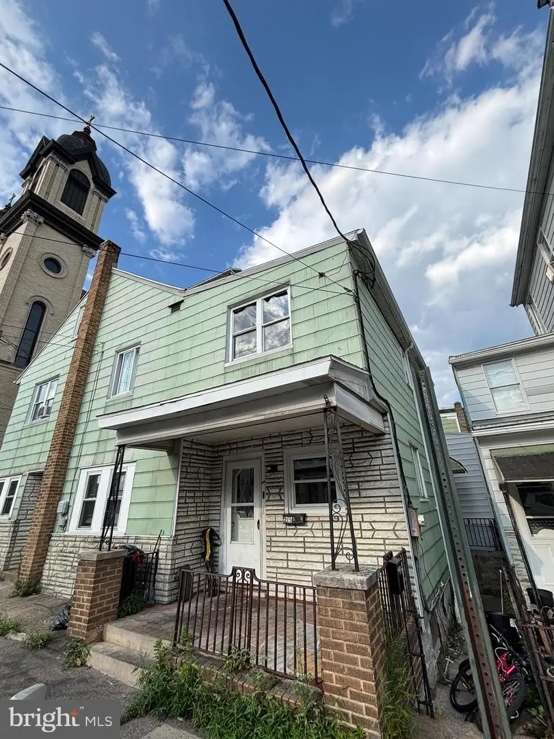 215 N Jardin St, Shenandoah, PA 17976 - #3