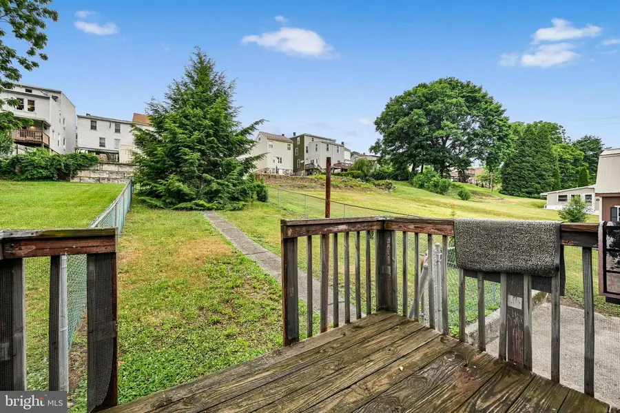 810 E Norwegian St, Pottsville, PA 17901 - #3