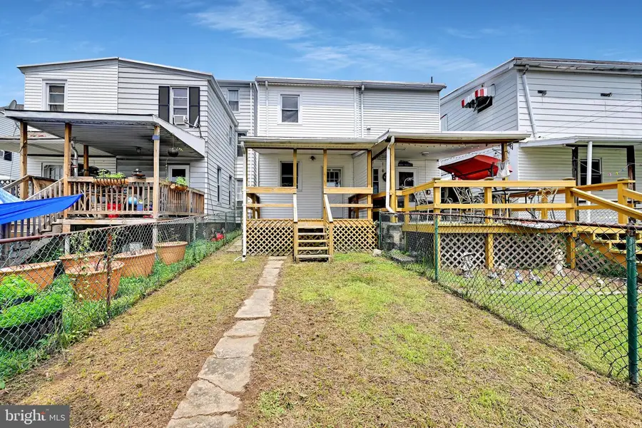 611 Fairview St, Pottsville, PA 17901 - #3
