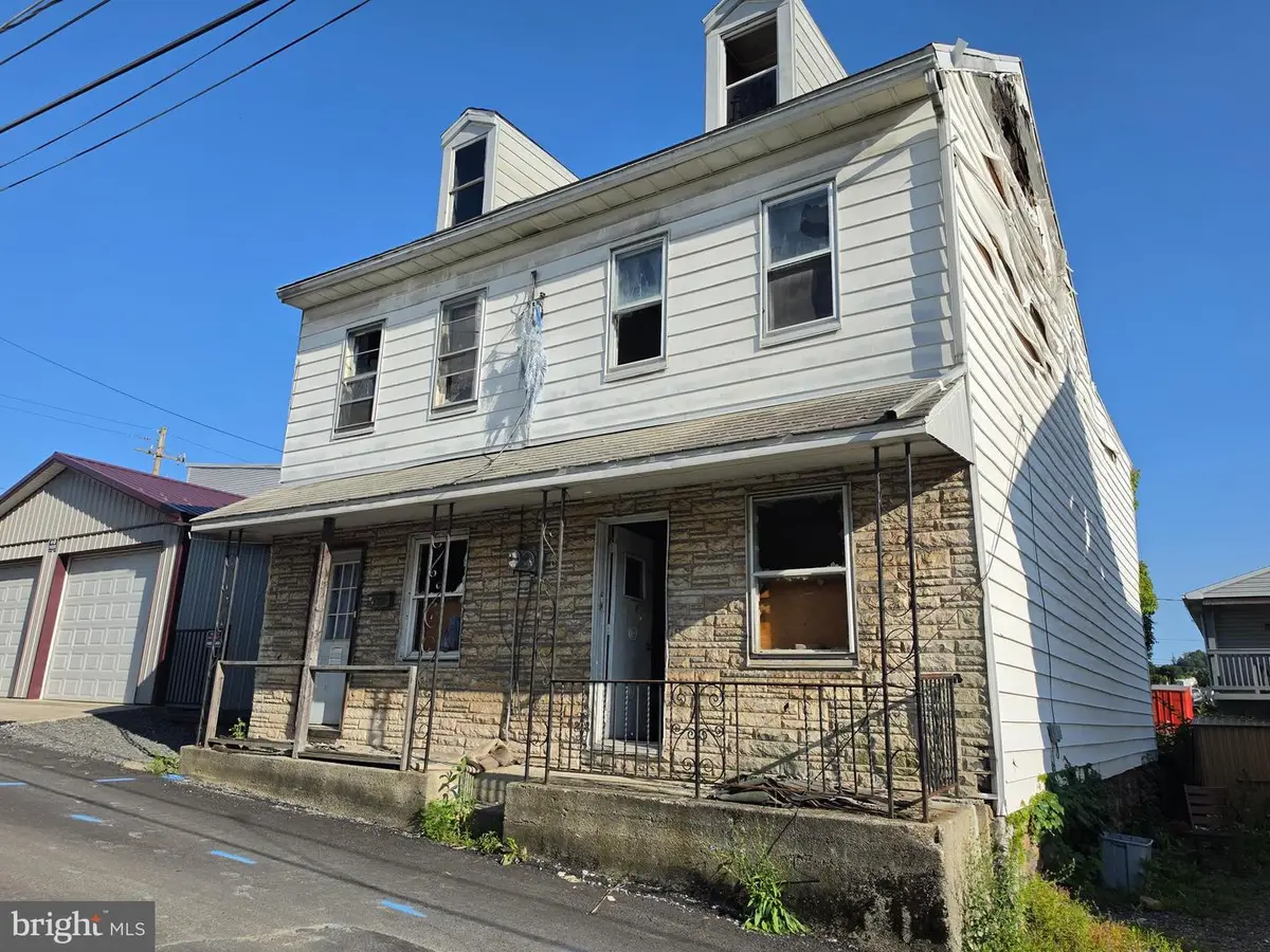 516 W Arlington St, Shenandoah, PA 17976 - #1